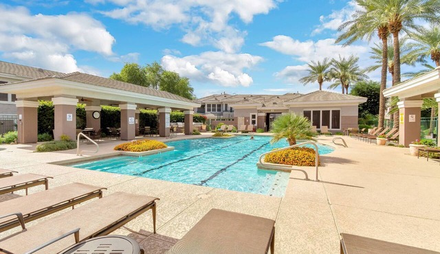 Gated Ground Floor w/Heated Pool/Spa/Fitness Room, Garage, Kierland's, Dining/Shopping + Free Golf!
