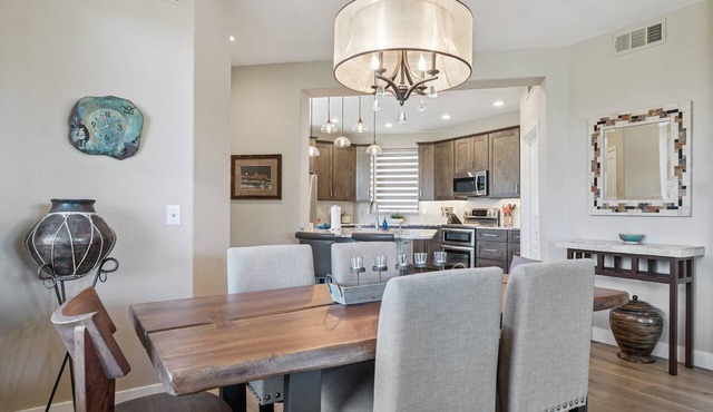 Gated Ground Floor w/Heated Pool/Spa/Fitness Room, Garage, Kierland's, Dining/Shopping + Free Golf!