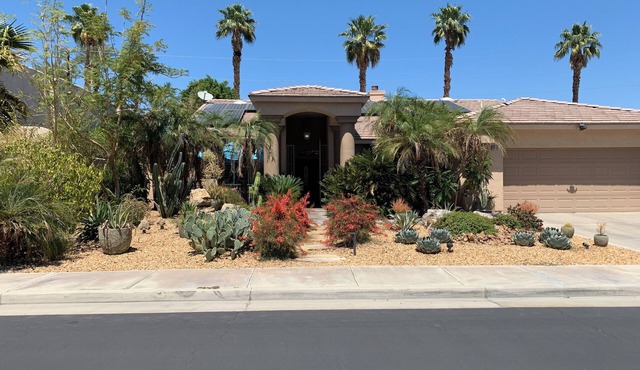 Gated, huge 2700 sq ft 3-bedroom 2.5 bath house with pool, spa, Pets welcome.