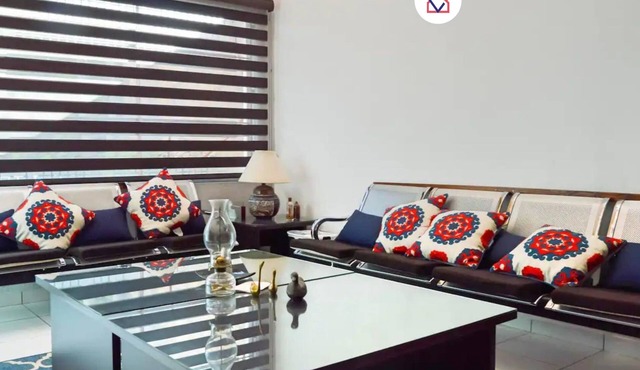 GDL Home with Roof, Ideal for Groups & Families