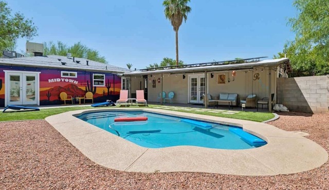 Glenrosa Gem: Eco 3BR + Heated Pool in Melrose