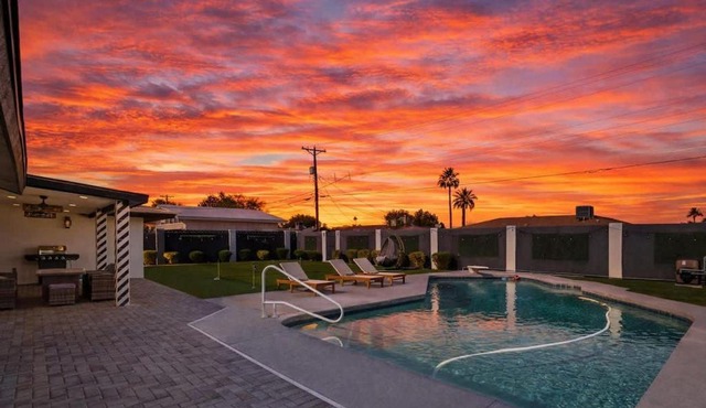Glimmer-Sparkling Pool & Mini Golf-Near Old Town