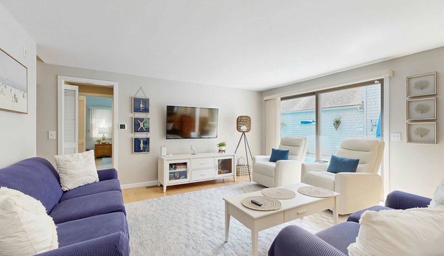 Golf course-front townhouse with private heated pool & poolside patio in Mashpee