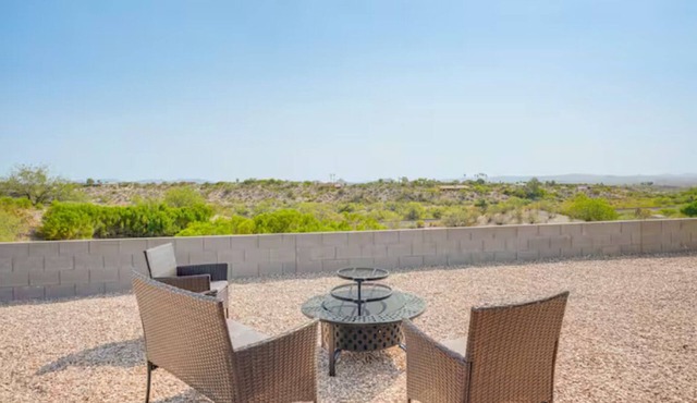 Golf Course, Mountain Views & Warm Amber Lights Desert Oasis
