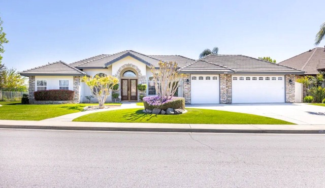 Golf Course View Home with Dual AC and SPA