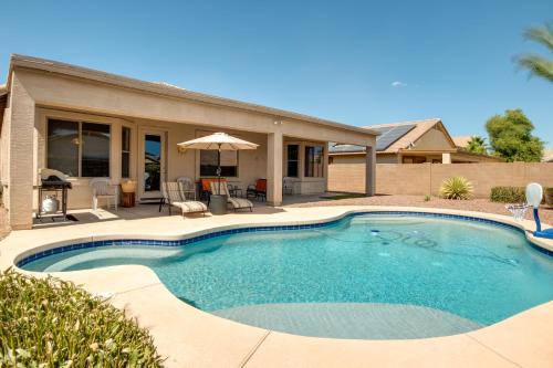 Golf, Gamble, Relax Poolside! Maricopa Desert Home