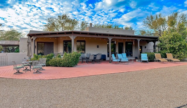 Golf & mountain view desert home with shared pool and gym - dog-friendly