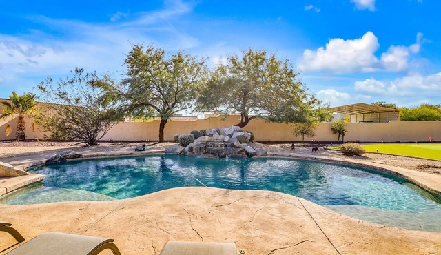 Golf, Swim, Relax! 4 Bdrm w Pool & Putting Green!