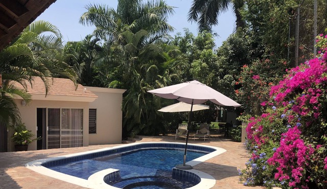 Good Vibe Manzanillo House with private pool outdoor livingroom, one floor.