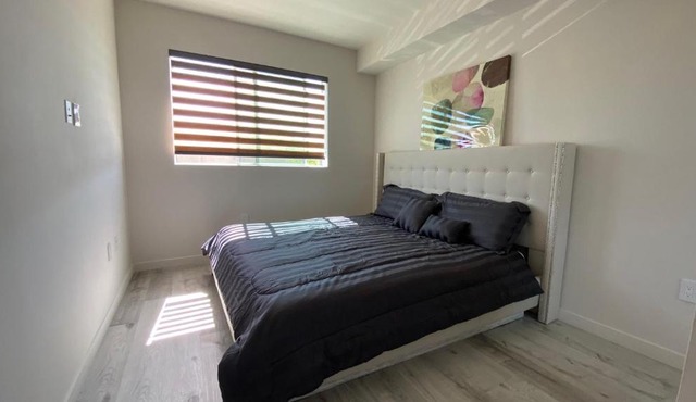 Gorgeous 2bd 2ba Hollywood Place