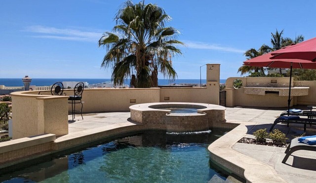 Gorgeous 3 BR Villa Ocean View, Pool /Jacuzzi