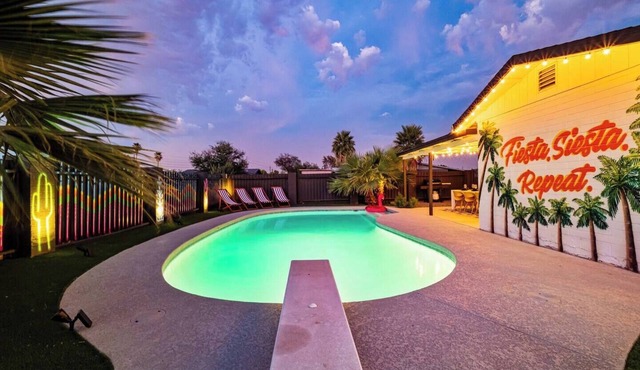 Gorgeous 4-bed home with Golf, Fire Pit, Hot-Tub & Pool