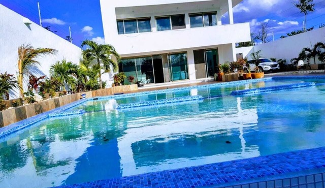 Gorgeous 7 Bedroom Oasis