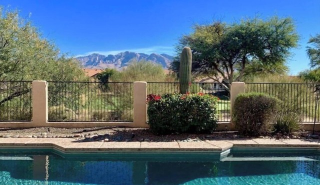 Gorgeous Golf Retreat w/Pool/Spa & Mountain Views