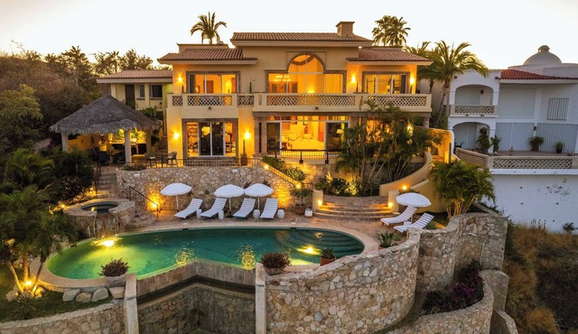 Gorgeous Ocean Views and Sundeck! Perfect for Families And Couples!