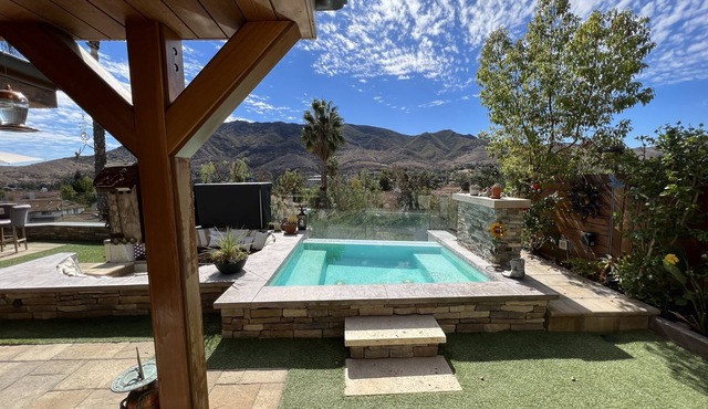 Gorgeous view home with spool/jacuzzi~ VIEWS~ Private~ BBQ delight