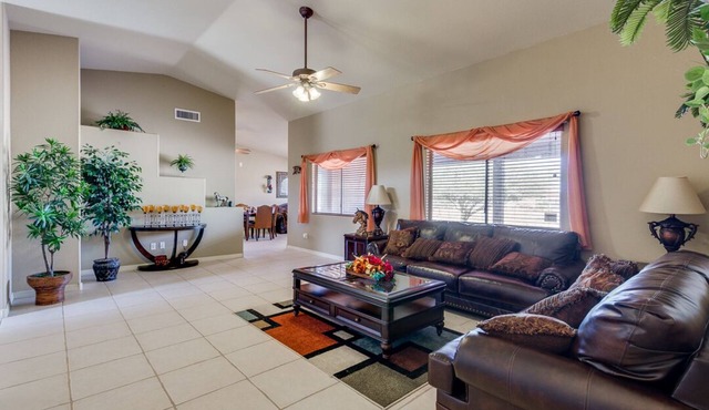 Gorgeous Vistas @ Casa Grande. RV parking, Horse Property, near Hiking Trails.