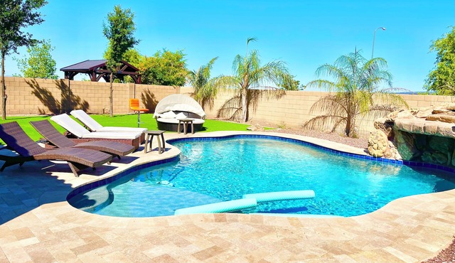 Gorgeously decorated 4 bed villa, amazing pool oasis 15 mins to Tempe,Scottsdale