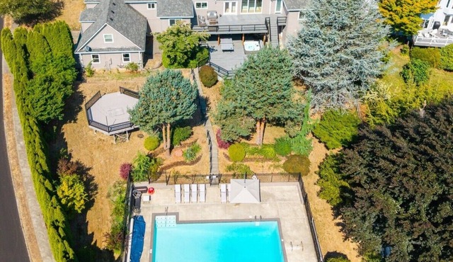 Grand 7BR Estate with Pool, Hot Tub, Sauna, Gym & Billiard in Gresham