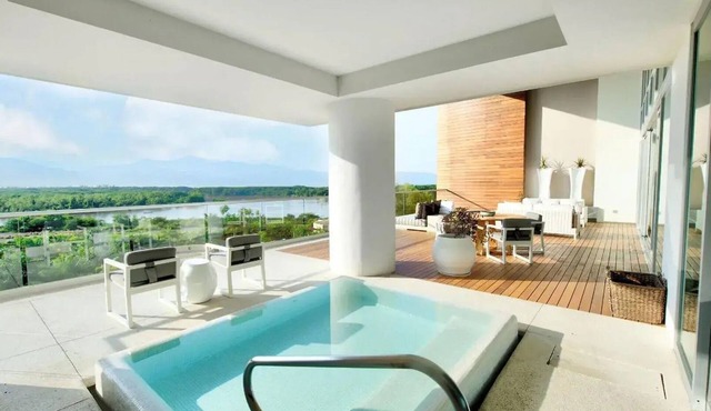 Grand Luxxe 2 Bedroom Loft Residences 5 Diamonds all Platinum Access