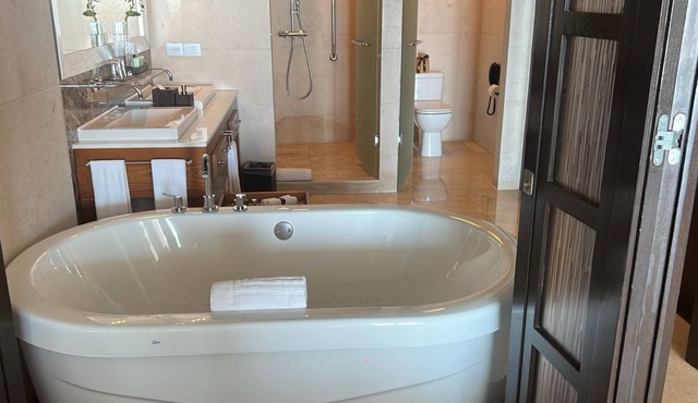 GRAND LUXXE 2ch VILLA 278 m2 16 parties GOLF TENNIS GYM SPA 2 MASSAGES INCLUDED