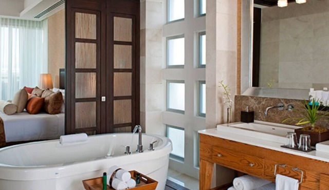 Grand Luxxe Master Room – Refined Comfort on Mexico’s Pacific Coast