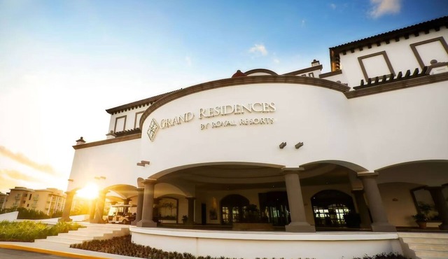 Grand Residences Riviera Cancun - located on a picture-perfect beach