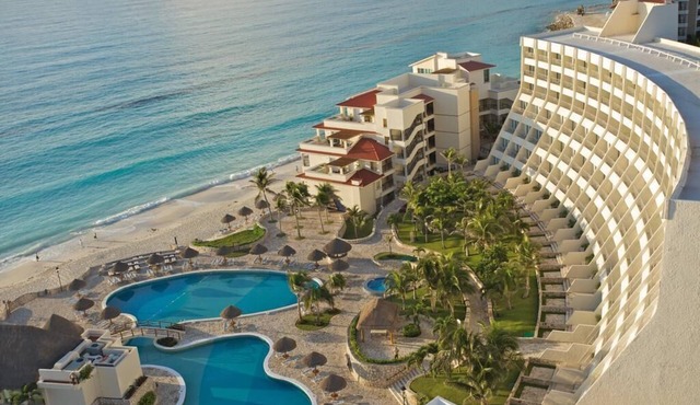 Grand Resort in Captivating Cancún with Air Conditioning, Gym and WiFi