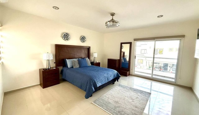 Grand Retreat With Private Pool