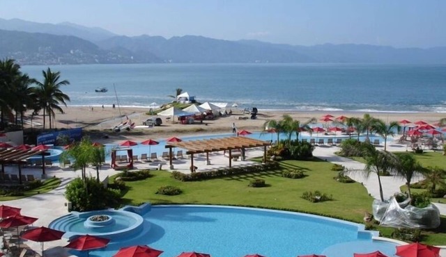Grand Venetian, Oceanfront, 2 BR/2 BA, Huge Terrace/Hot Tub