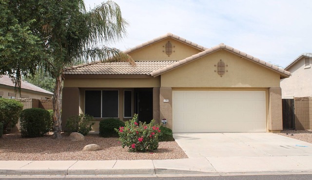 Great Avondale Location - 3 bed,2 bath, Pool and Sunsets. Close to Everything!