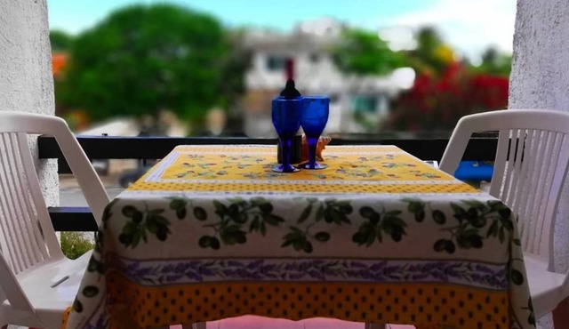 GREAT LOCATION! Beautiful, Budget Apartment Steps from the Beach! WOW!