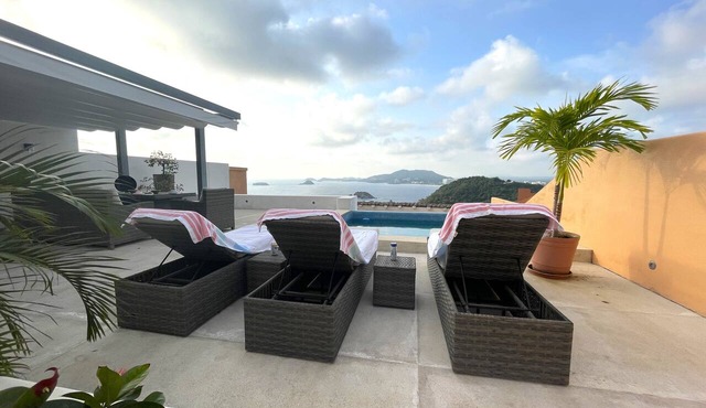 Great luxurious penthouse with private roof top pool lounge and spectacular view