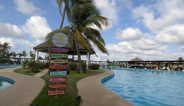Great Time at Áak House With Pool in Front of it and Private Beach Club 5minutes