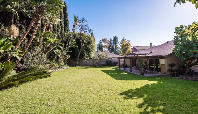 Great Value ! Home with Large, Tropical Yard!