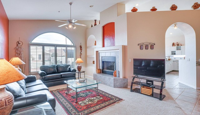 Green Valley Getaway Near Golfing: Pool Access!