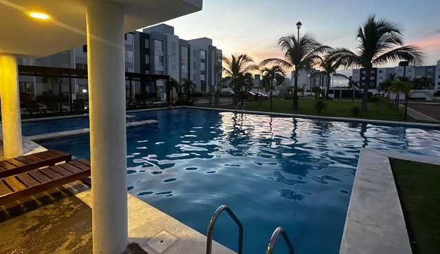 Ground Floor Apartment with Pool and Private Patio - 5 minutes from Bonfil Beach