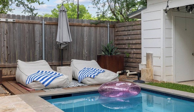 Guest House + Shared Pool - Eastside Palm Flat!