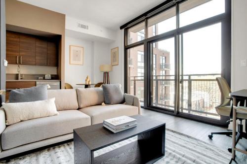 H St Studio w Rooftop Pool Gym nr Metro WDC-511