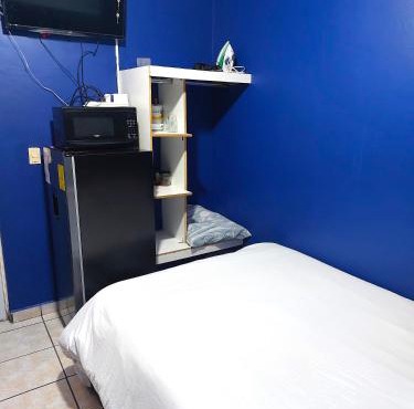 Habitacion 11 independiente con mucha privacidad ,cerca del consulado , CAS , a 200 mts del vado del rio