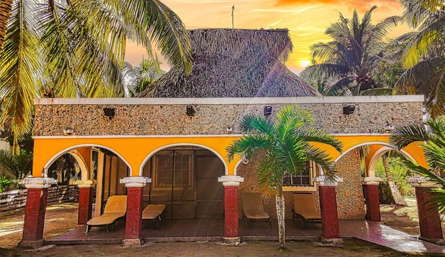 Hacienda Antigua Villa, 50m from sandy Beach