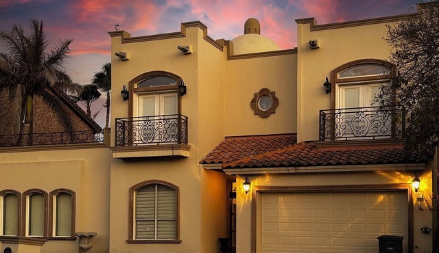 Hacienda Lakeview Retreat: Pool, Fireplace, Hot Tub + Theater Room