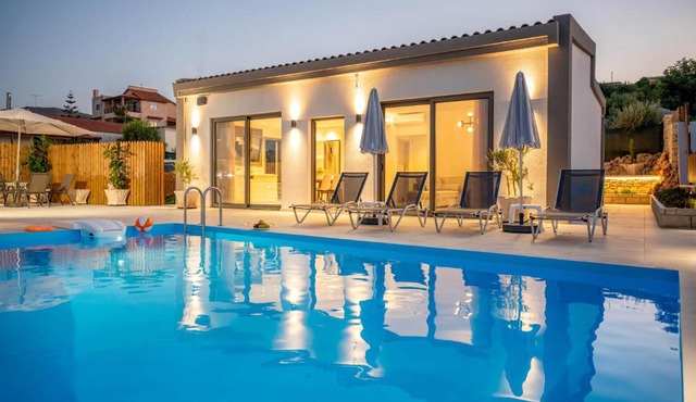 Halaro Villa in Gerani