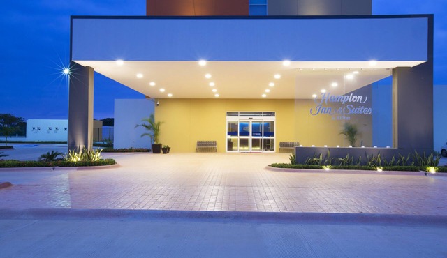 Hampton Inn & Suites by Hilton Paraiso