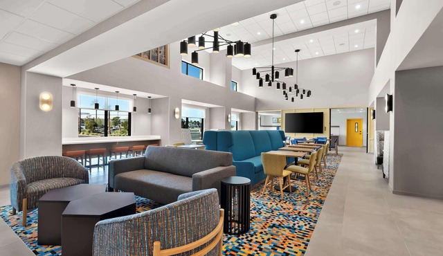 Hampton Inn & Suites Corona, Ca