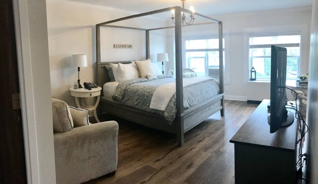 Harbor House Inn