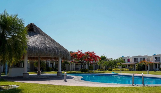 Heated pool ☼ Family House in safe subdivision