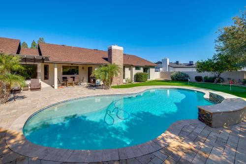 Heated Pool, Game Room: Family Home in Tempe!