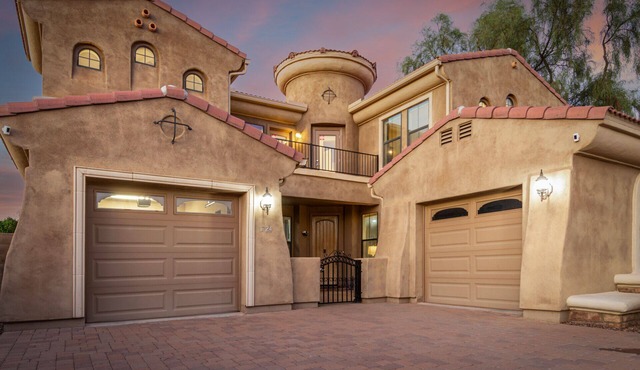 Heated pool, jacuzzi, Fast Wifi, Pac Man, Fire Pit, BBQ, Sleeps 14!