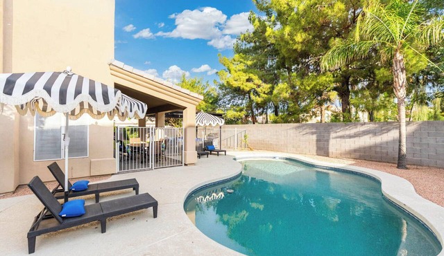 Heated Pool & Putting Green: Chandler Home!
